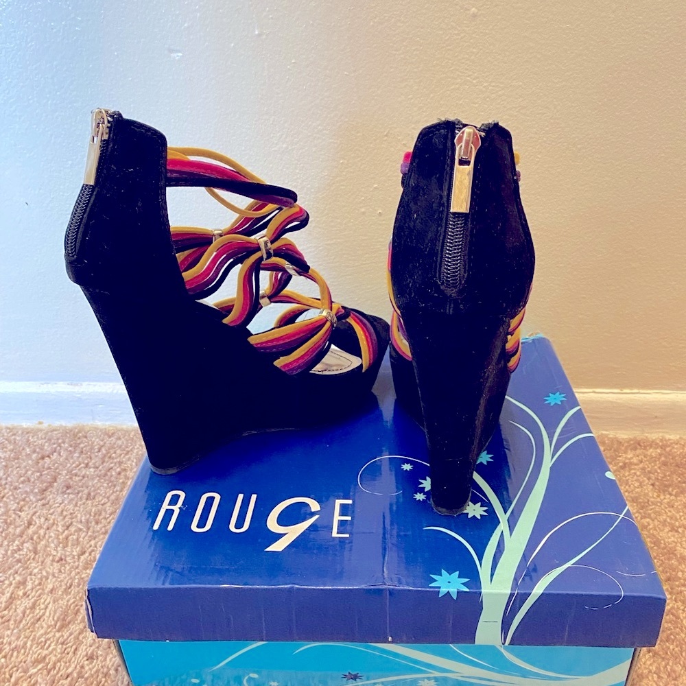 Multi Colored Strappy Blk Wedges NIB with Silver accents & back zipper - Picture 2 of 11
